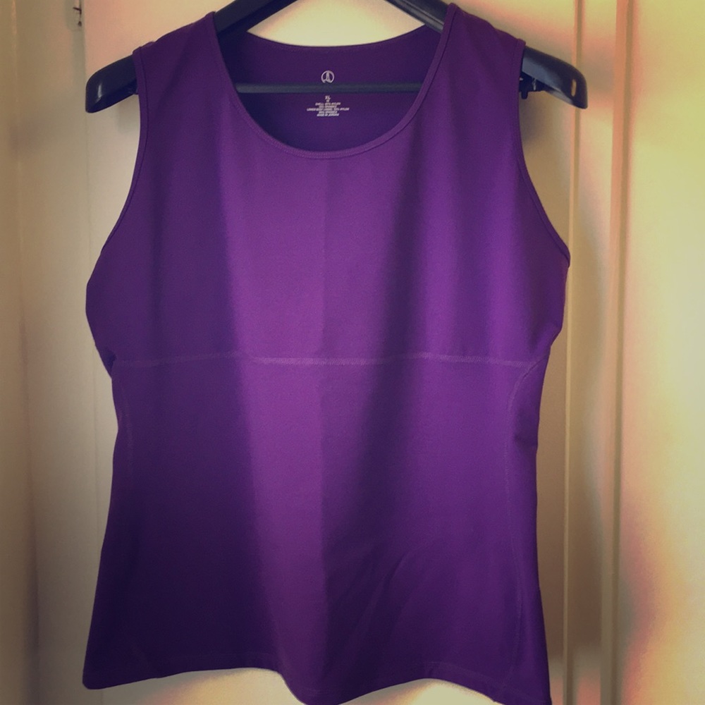 Lands’ End active top